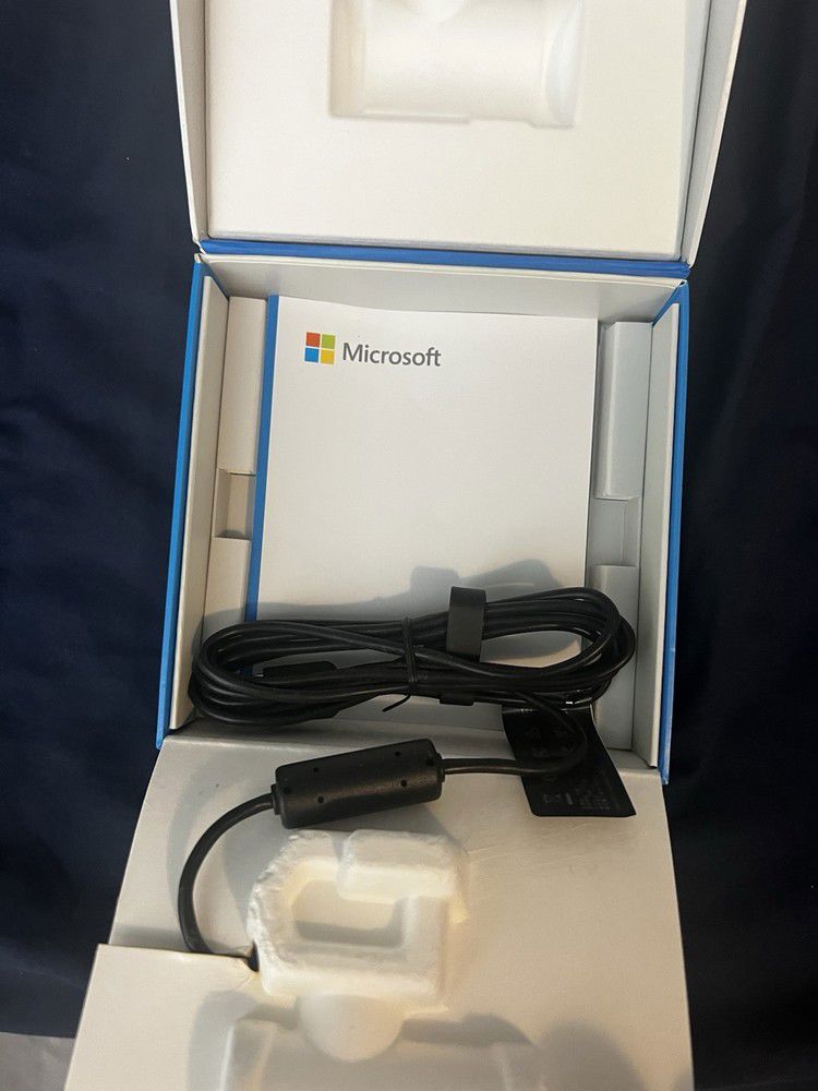 Microsoft LifeCam Studio 1080P WebCam Model 1425 for High-Quality Video Recording and Chat