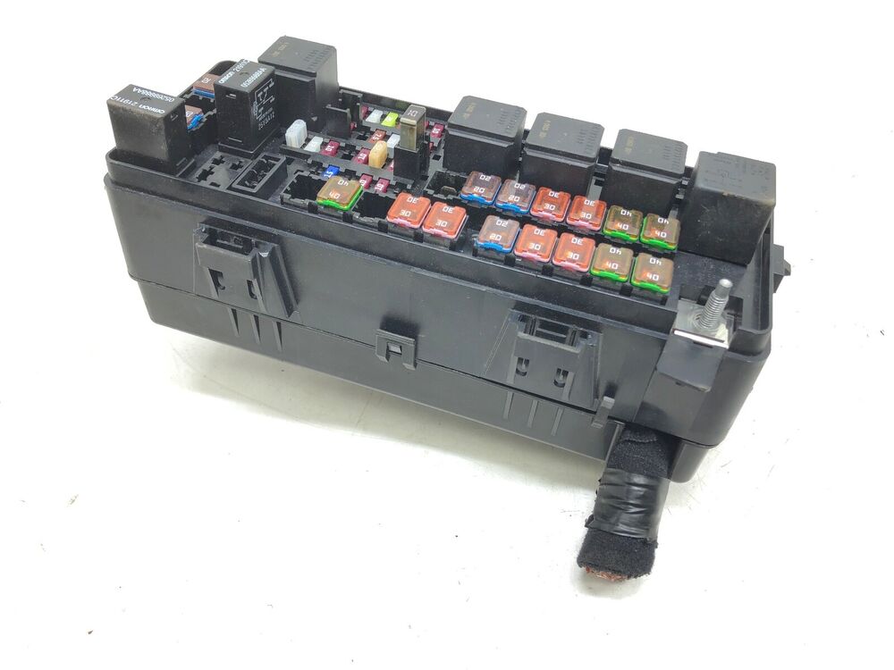 2014-2019 Maserati Ghibli S Q4 Rear Fuse Relay Box OEM
