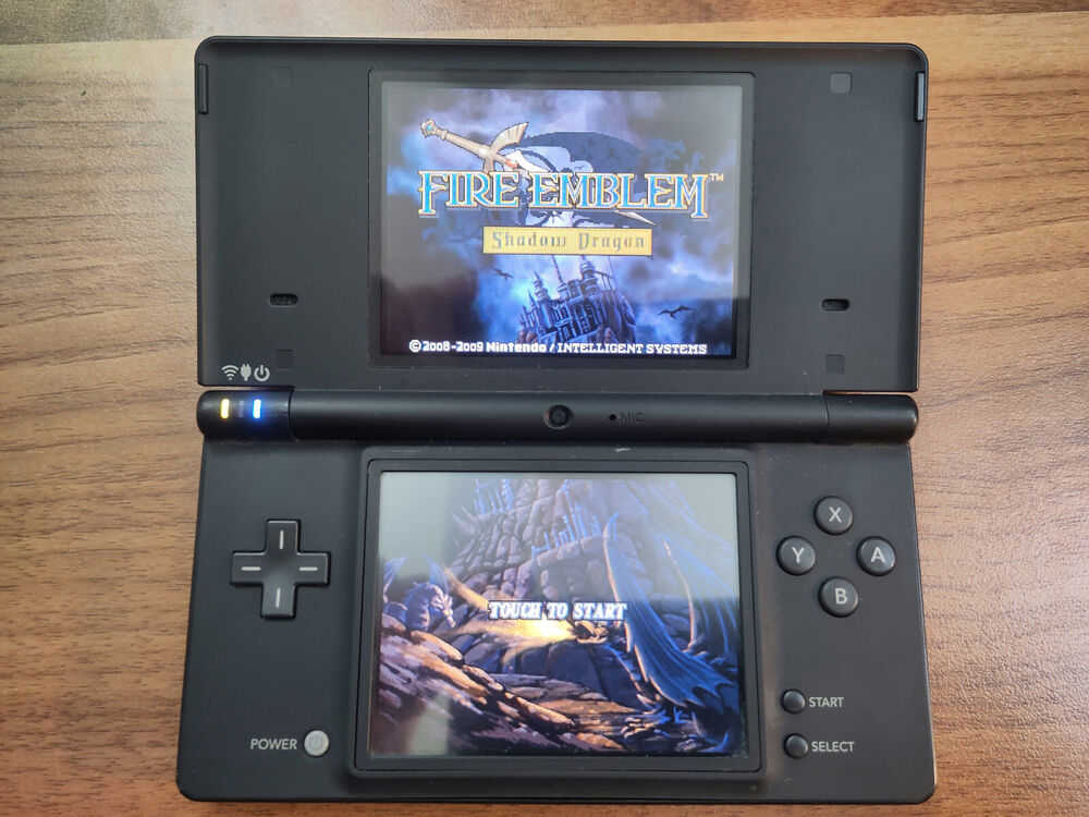 Nintendo DSi Handheld Game Console with Stylus - TESTED/WORKING