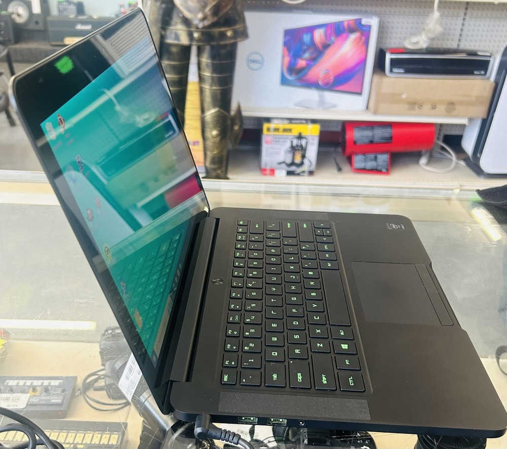 Razer RZ09-0130 Touchscreen Gaming Laptop with Intel Core i7, 16GB RAM, 512GB SSD
