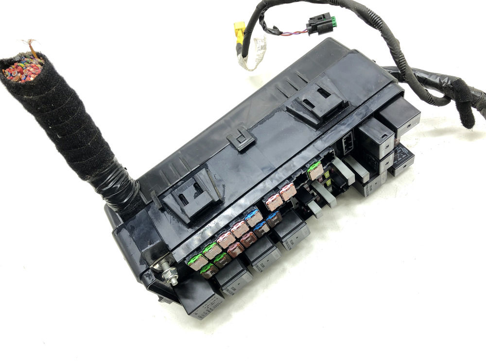 2014-2017 Maserati Quattroporte Rear Fuse Relay Box OEM