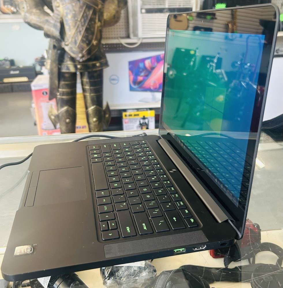 Razer RZ09-0130 Touchscreen Gaming Laptop with Intel Core i7, 16GB RAM, 512GB SSD