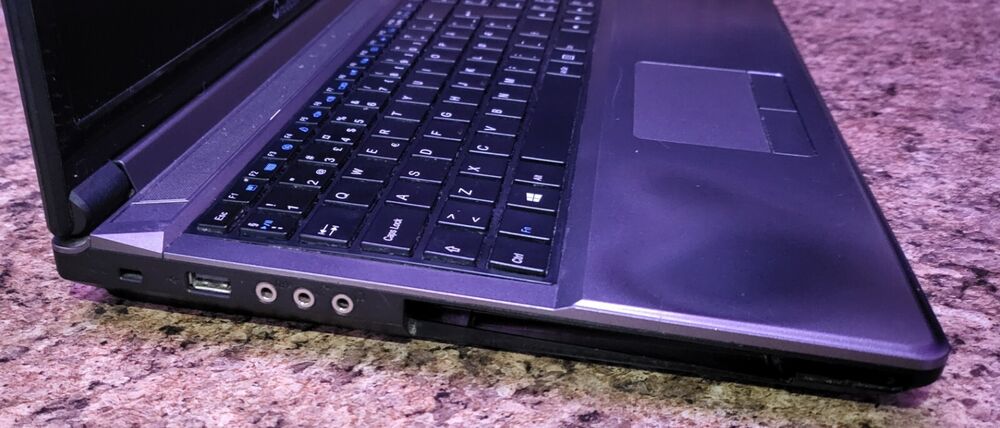 Clevo W355SS Schenker XMG A504 Gaming Laptop with Intel i7 & Nvidia GTX 860m