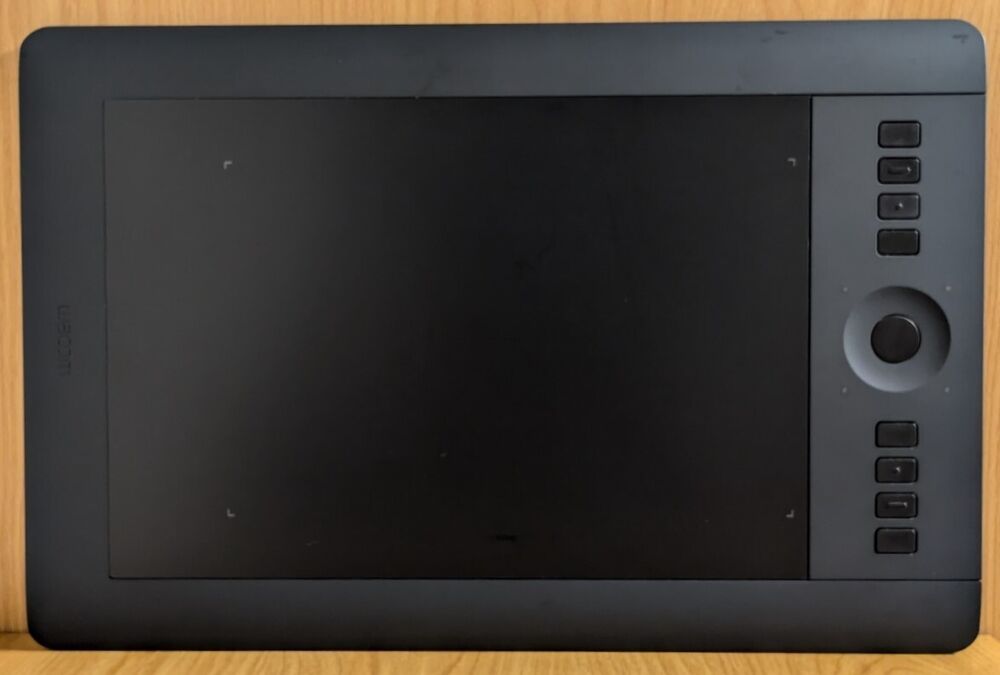Wacom PTH-651 Intuos Pro Medium Creative Pen & Touch Tablet