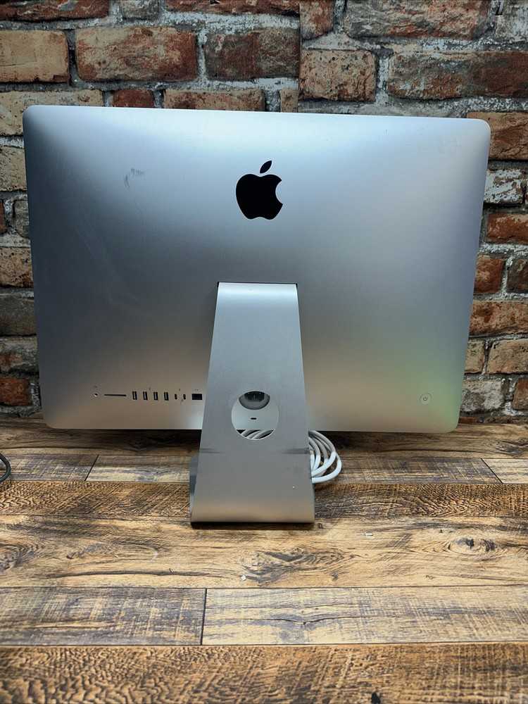 Apple iMac 21.5” (2017) A1418 Core I5-7360U 2.30GHz 8GB RAM 256GB SSD All-in-One