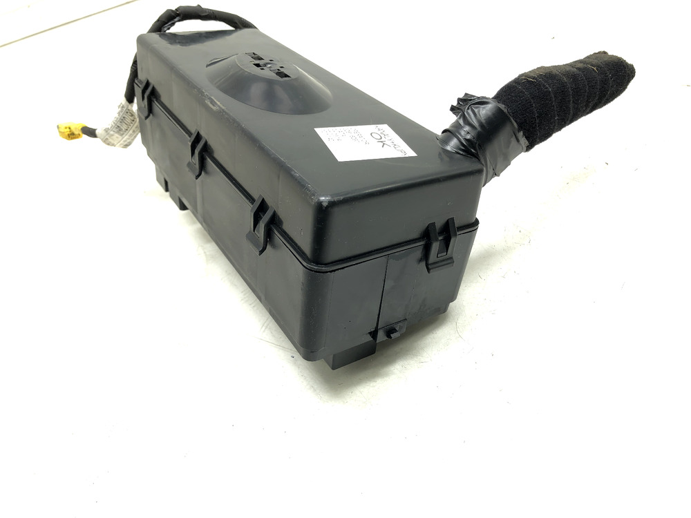 2014-2017 Maserati Quattroporte Rear Fuse Relay Box OEM
