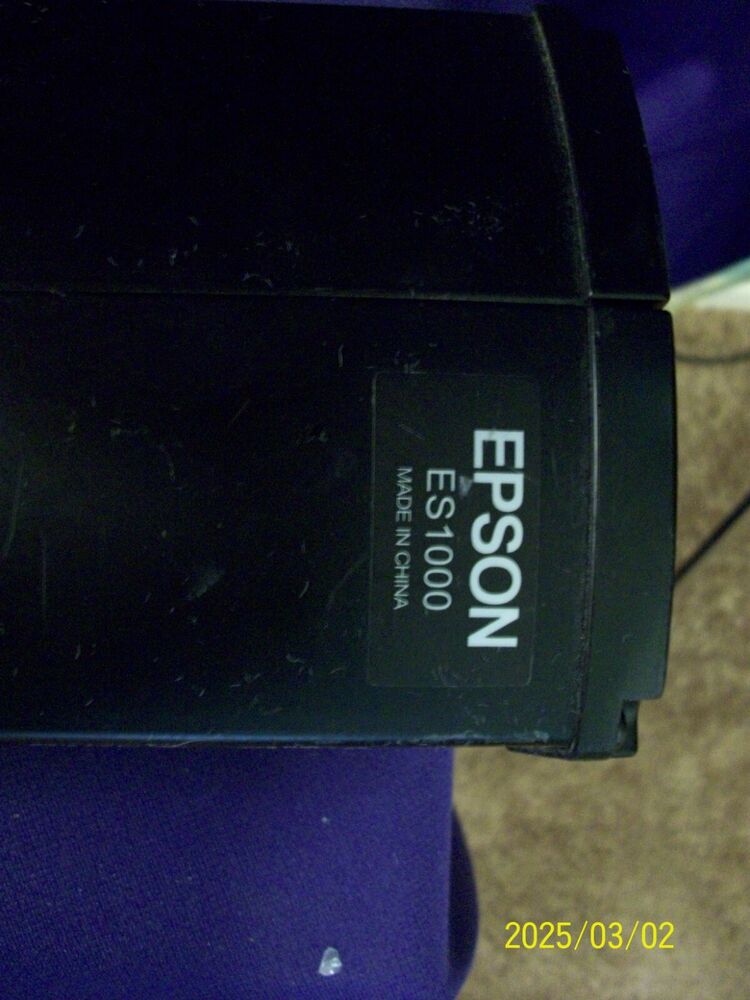 Epson ES1000 Ultra-Portable Projector with 50” Projection Screen