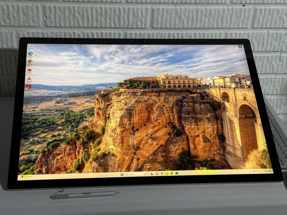 Microsoft Surface Studio 2 28-inch All-in-One PC with Intel Core i7-7820HQ, 32GB RAM, 1TB SSD, NVIDIA GeForce GTX 1070