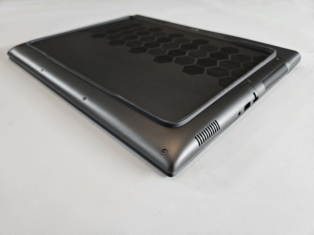 Alienware M16 R1 Gaming Laptop with Intel i7-13700HX, 16GB RAM, 1TB SSD, RTX 4070