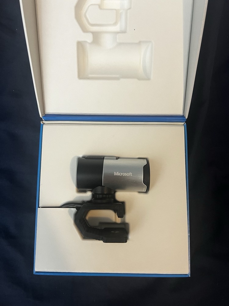 Microsoft LifeCam Studio 1080P WebCam Model 1425 for High-Quality Video Recording and Chat