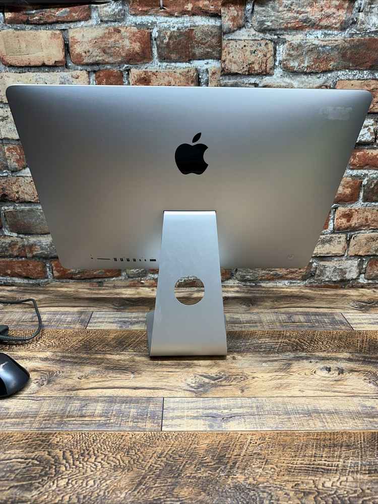 Apple iMac 21.5” (2017) A1418 Core i5-7360U 2.30GHz 8GB RAM 256GB SSD All-in-One