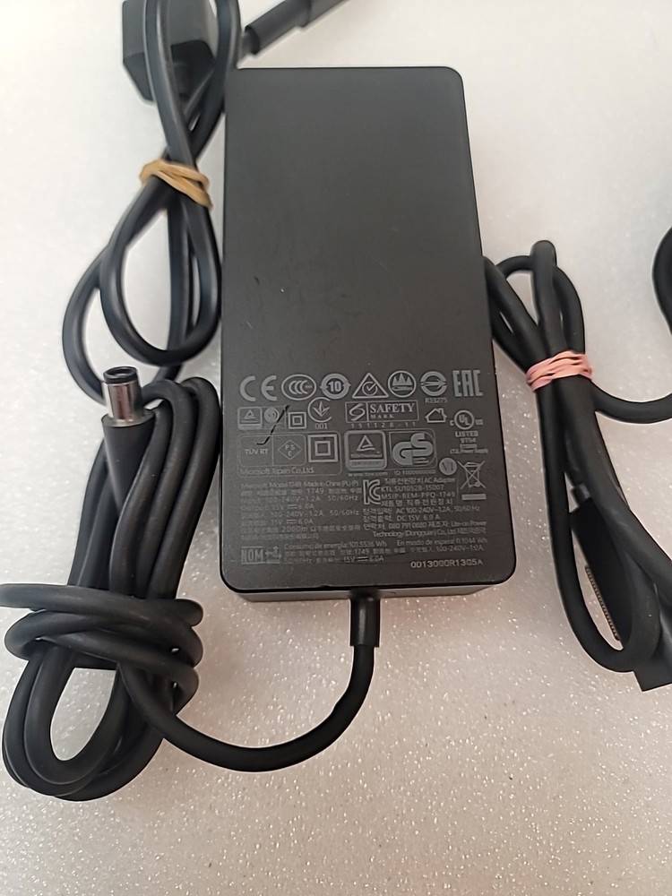 GENUINE MICROSOFT 1661 SURFACE DOCKING STATION With 1749 AC Adapter 90W