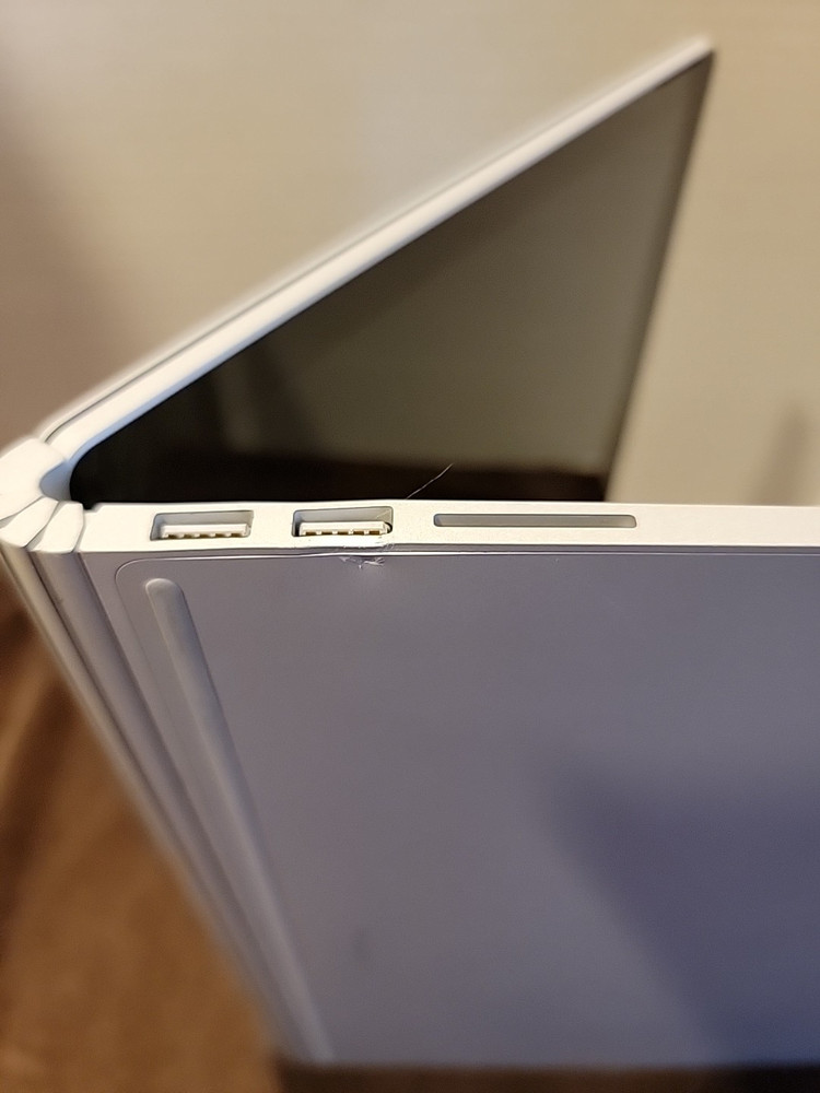 Microsoft Surface Book 2 | 13.5-inch | Intel Core i5-8350U | 8GB RAM | 256GB SSD | Windows 11