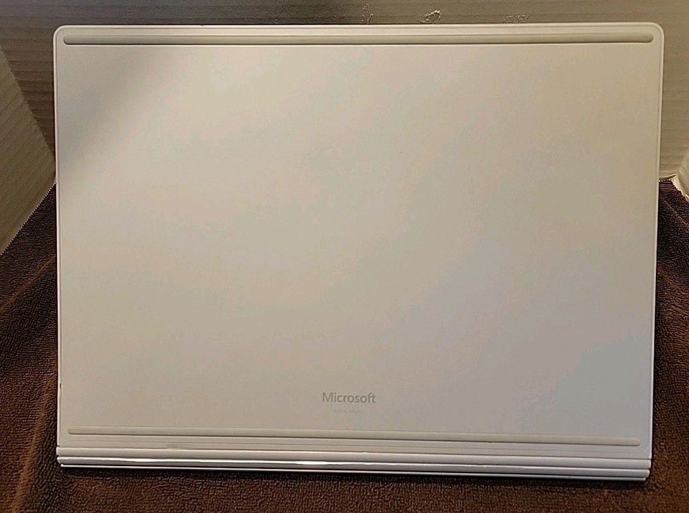 Microsoft Surface Book 2 | 13.5-inch | Intel Core i5-8350U | 8GB RAM | 256GB SSD | Windows 11