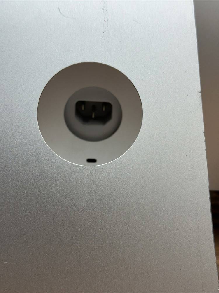 Apple iMac 21.5” (2017) A1418 Core i5-7360U 2.30GHz 8GB RAM 256GB SSD All-in-One
