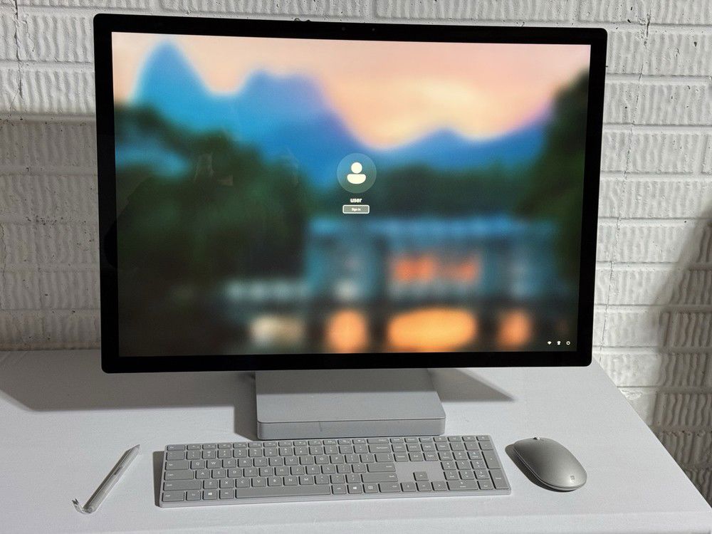 Microsoft Surface Studio 2 28-inch All-in-One PC with Intel Core i7-7820HQ, 32GB RAM, 1TB SSD, NVIDIA GeForce GTX 1070