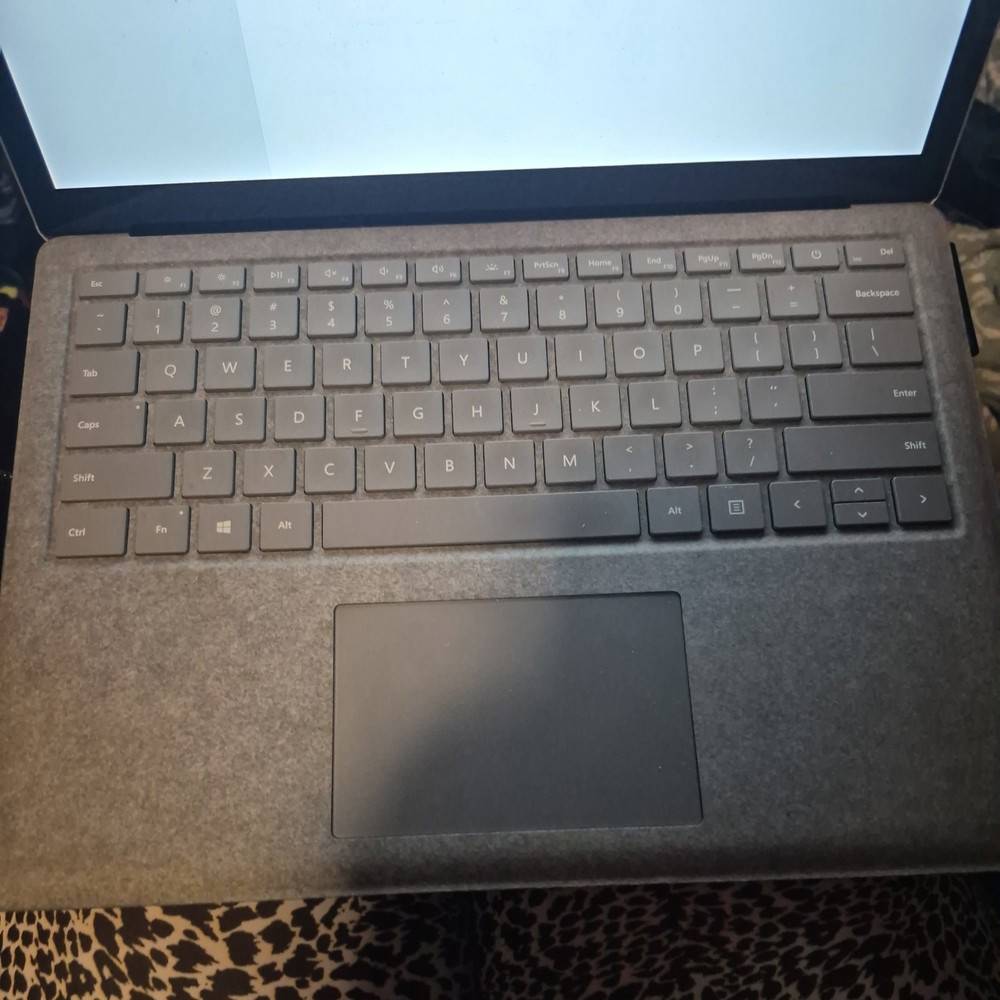 Microsoft Surface Laptop 1st Gen 1769 Core i5-7200U 8GB RAM 256GB SSD No OS