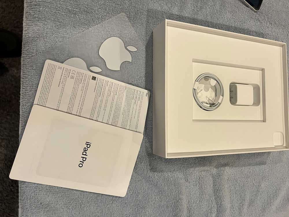 Apple 12.9 inch iPad Pro (3rd Gen) - 256GB, Wi-Fi