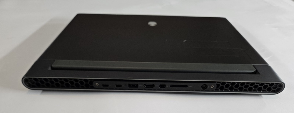 Alienware M16 R1 Gaming Laptop with Intel i7-13700HX, 16GB RAM, 1TB SSD, RTX 4070