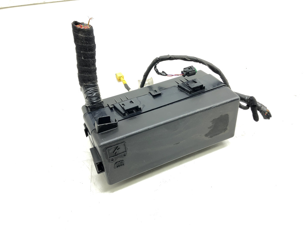 2014-2017 Maserati Quattroporte Rear Fuse Relay Box OEM