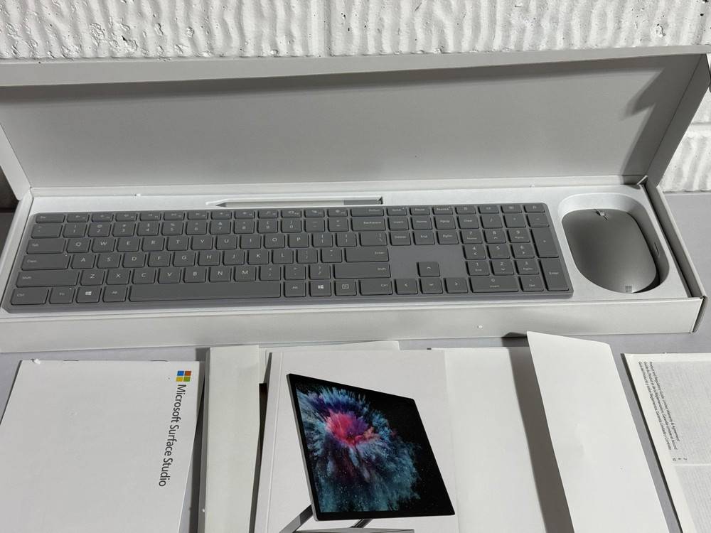 Microsoft Surface Studio 2 28-inch All-in-One PC with Intel Core i7-7820HQ, 32GB RAM, 1TB SSD, NVIDIA GeForce GTX 1070