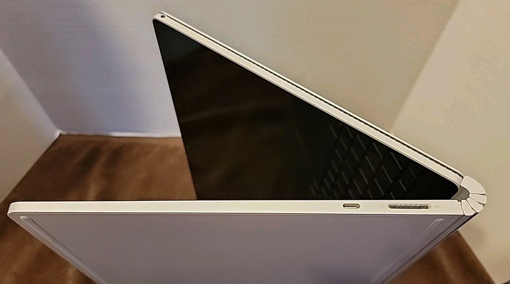 Microsoft Surface Book 2 | 13.5-inch | Intel Core i5-8350U | 8GB RAM | 256GB SSD | Windows 11