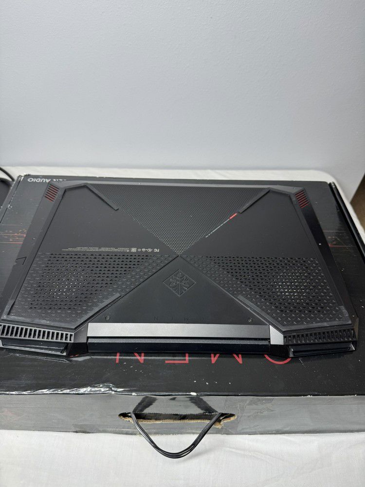 HP Omen Gaming Laptop with Intel Core i7, 1TB HDD + 256GB SSD, 16GB SDRAM - Model 15-ce198wm