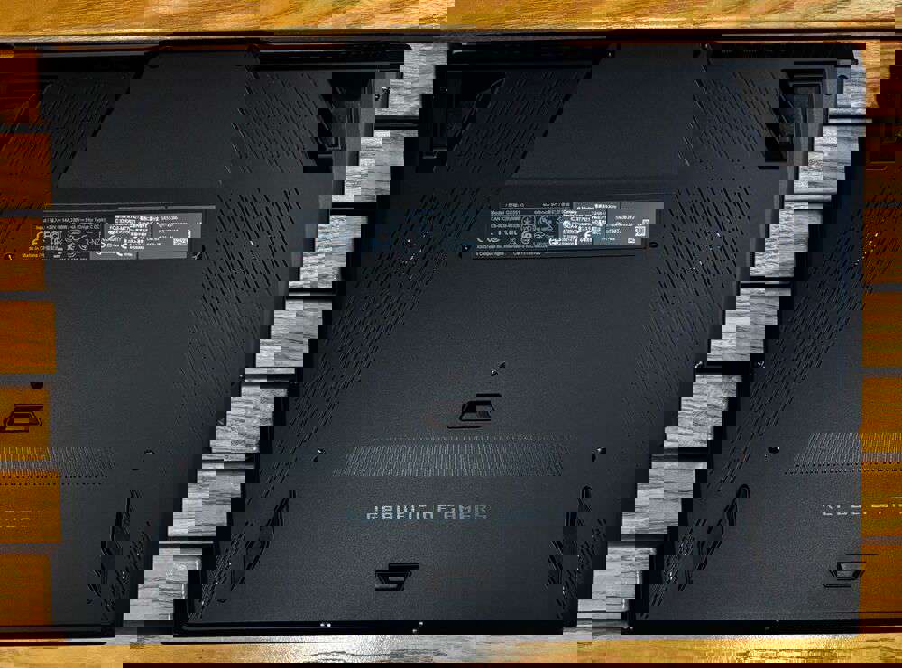 ASUS ROG Zephyrus Duo 15 SE Gaming Laptop (15.6", RTX 3060, 16GB RAM, 1TB SSD, Ryzen 9, 4.80 GHz)