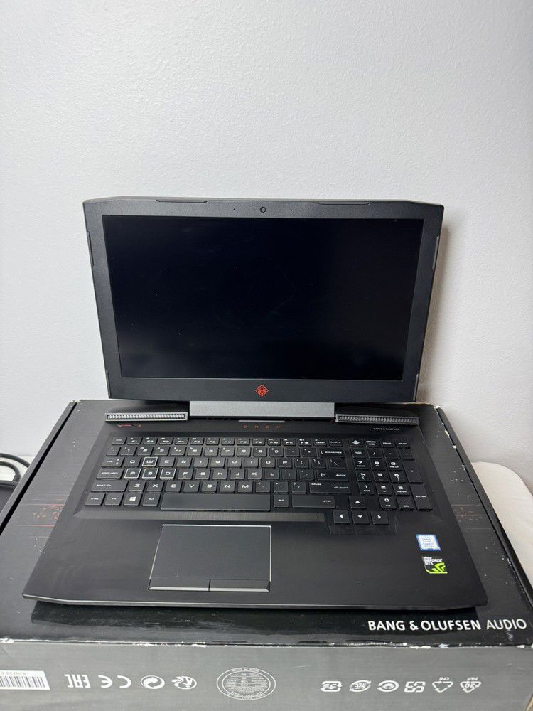 HP Omen Gaming Laptop with Intel Core i7, 1TB HDD + 256GB SSD, 16GB SDRAM - Model 15-ce198wm