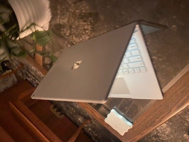 Microsoft Surface Book 2 13.5 (256GB SSD, Intel Core i7-8650U, 8GB RAM)